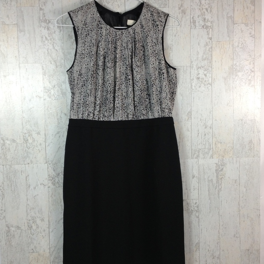 Loft sleeveless dress with back closure 70011